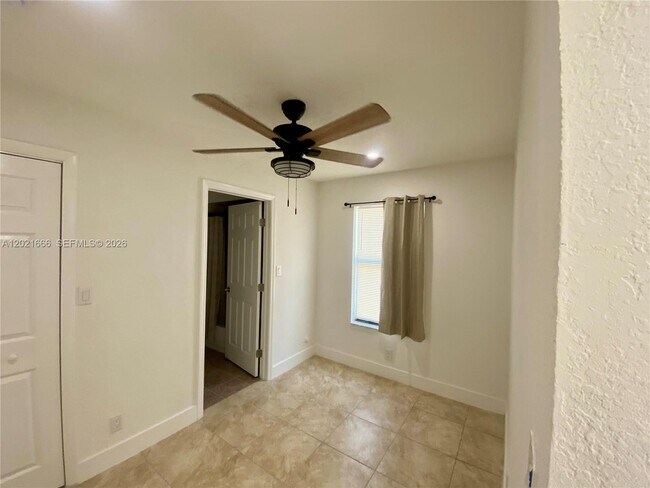 Foto del edificio - 1112 N 61st Terrace
