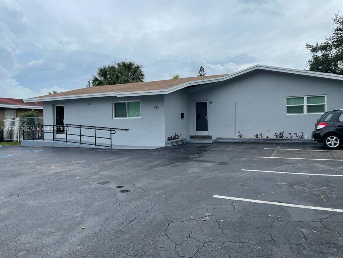 Foto principal - 404 W Oakland Park Blvd