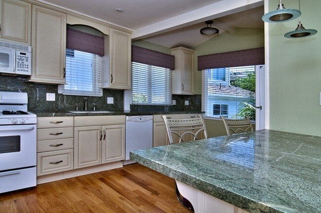 Kitchen - 230 Beverly St