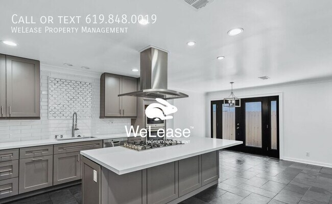Building Photo - Luxury Hilltop Home with Two Master Suites...