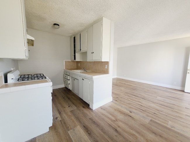 Photo - 13425 Vanowen St (Los Angeles, CA) Apartment