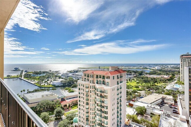 Building Photo - 300 Beach Dr NE