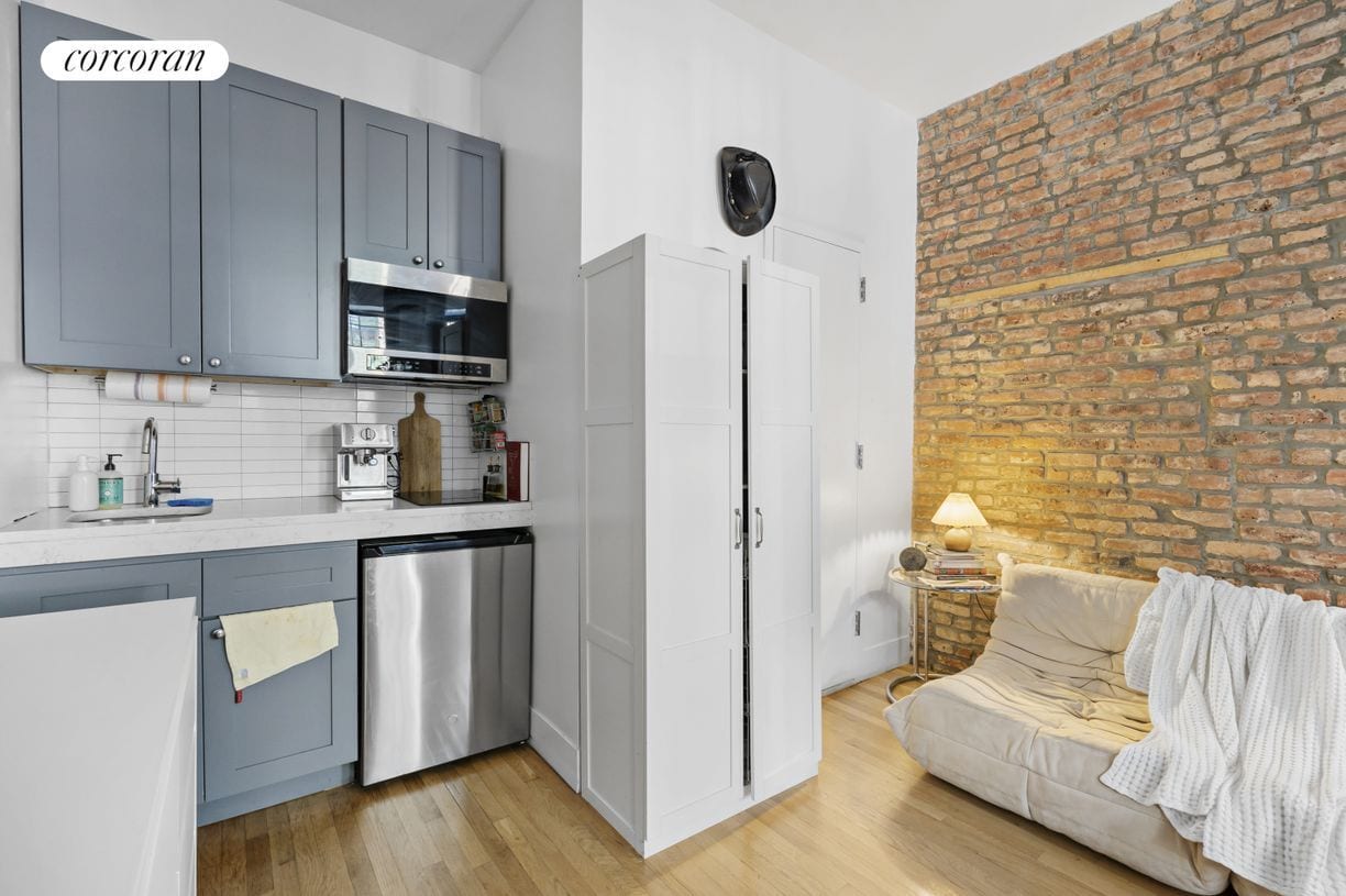 Primary Photo - 39 St Pauls Pl