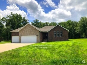 Building Photo - 370 Southwoods Way