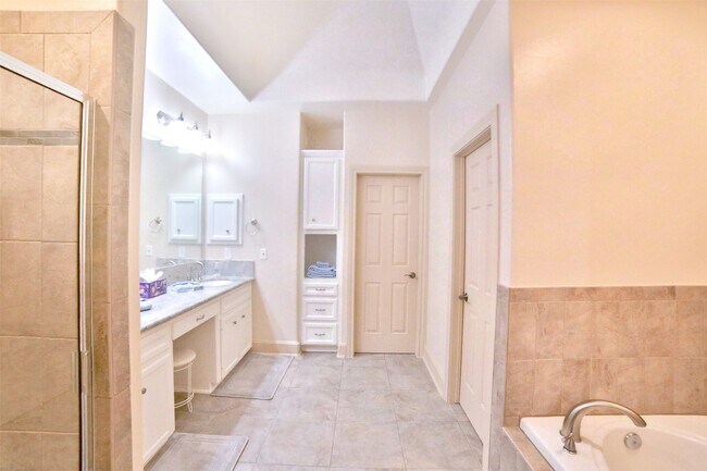 Building Photo - 2410 Dorrington St