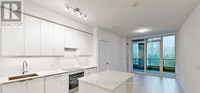 Building Photo - 30 Elm Dr W