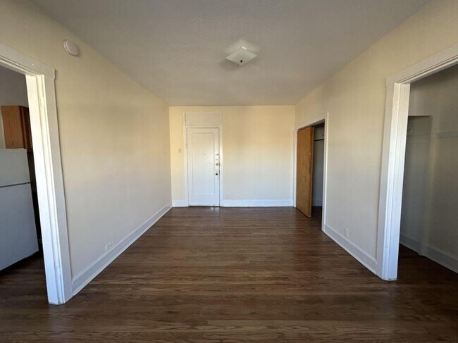 Foto del edificio - 0 bedroom in Chicago IL 60646