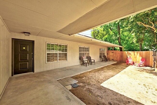 Foto del edificio - 8204 Exmoor Dr