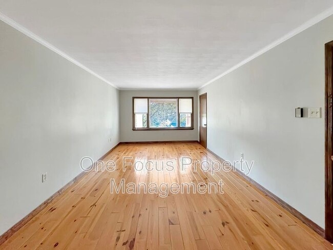 Building Photo - 610 Huston St