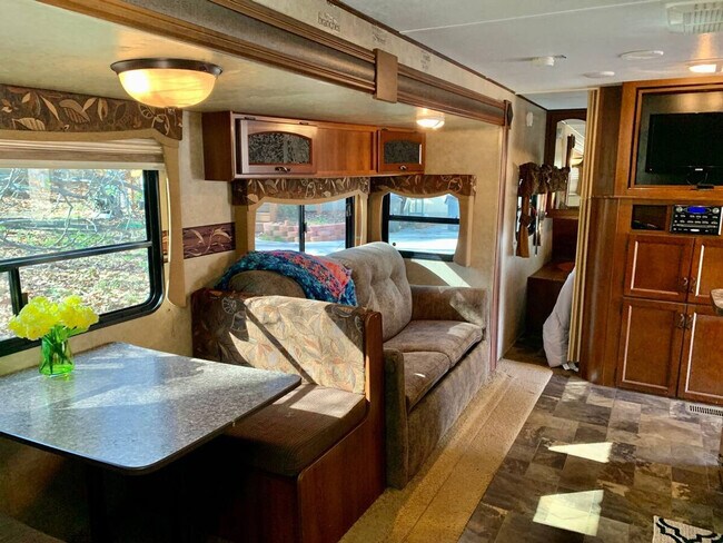 Building Photo - 615 Tall Oaks Rd