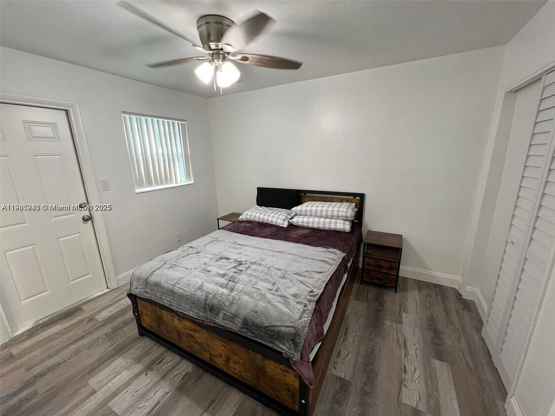 Foto principal - 2744 NW 13th St