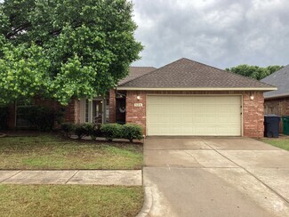 Building Photo - 524 SW 154th Ct