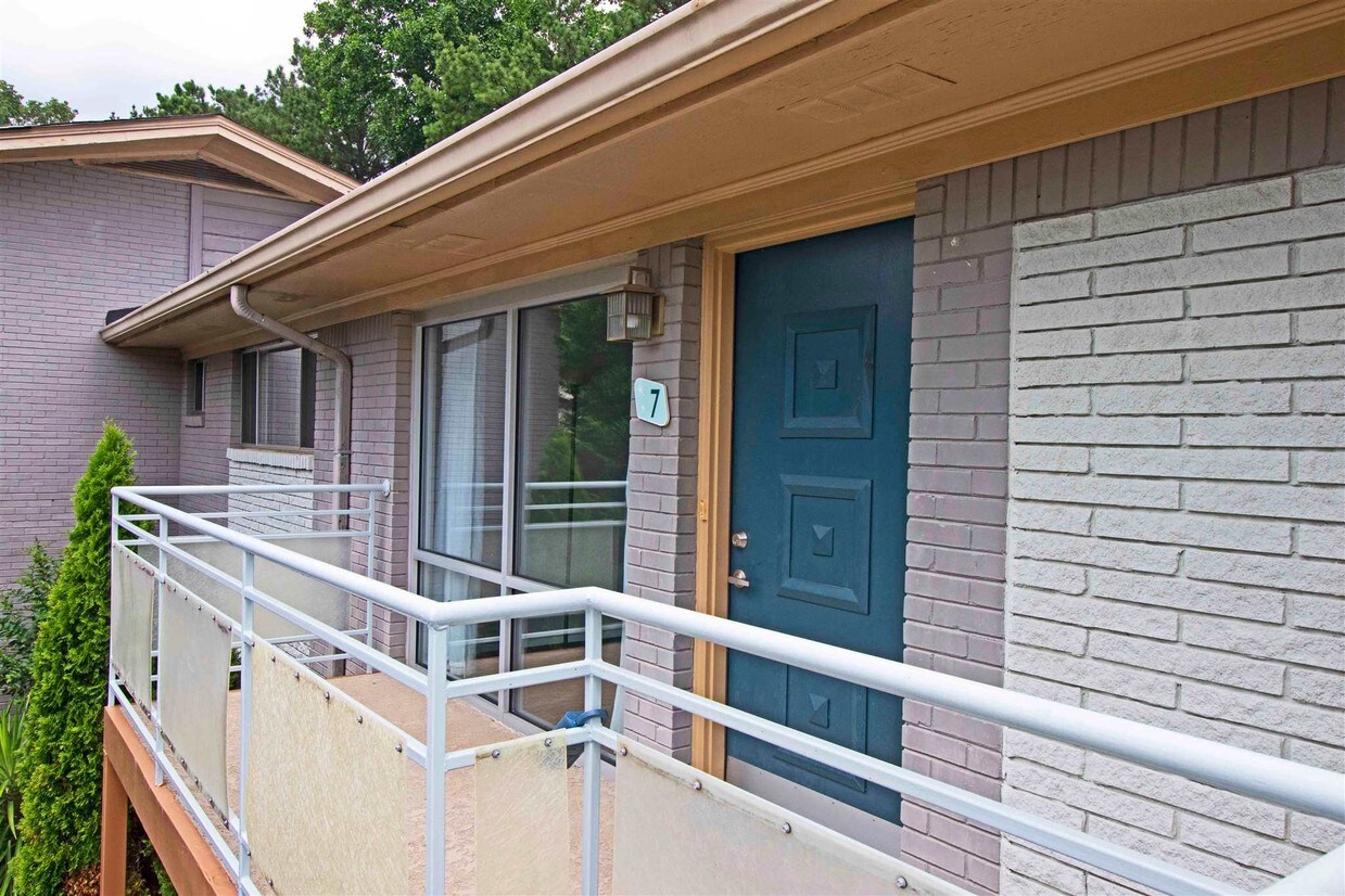 Primary Photo - 3044 Briarcliff Rd NE