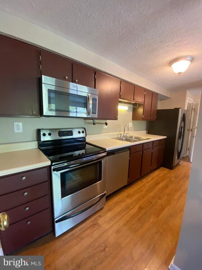 9 Teaberry Ct, Evesham, NJ 08053 Room for Rent in Evesham, NJ