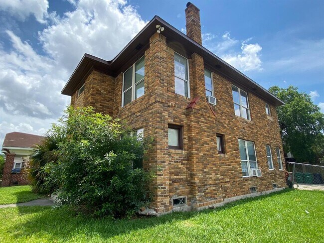 Foto del edificio - 3902 Woodleigh St