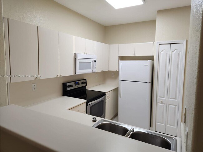 Foto del edificio - 1539 SE 27th St