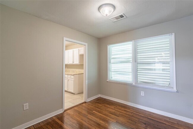 Foto del edificio - 124 N Washington St