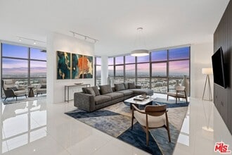 Building Photo - 13700 Marina Pointe Dr