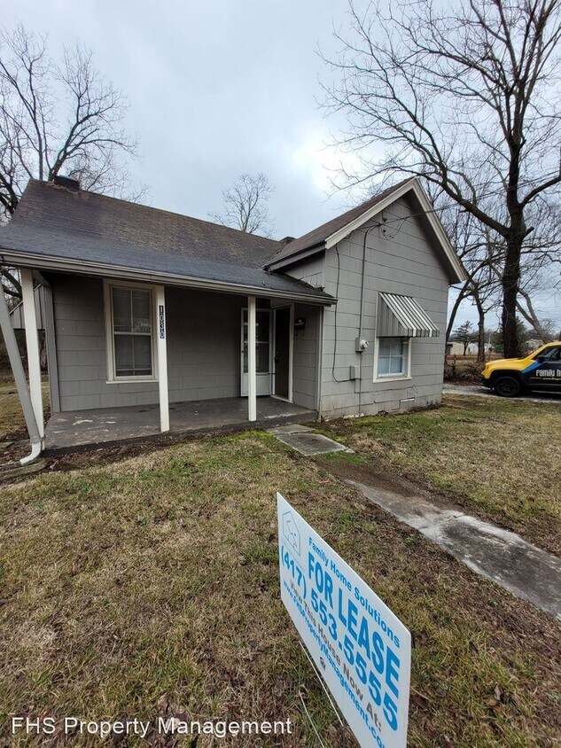 1 br, 1 bath House 1030 W Nichols House Rental in Springfield, MO