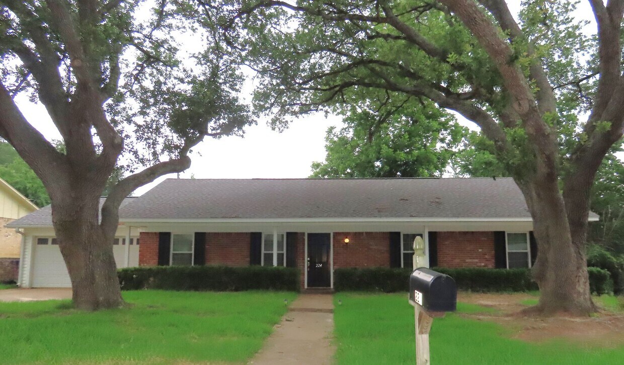 Primary Photo - South Tyler! Lovely 3 Bedroom, 2 Bath Hous...