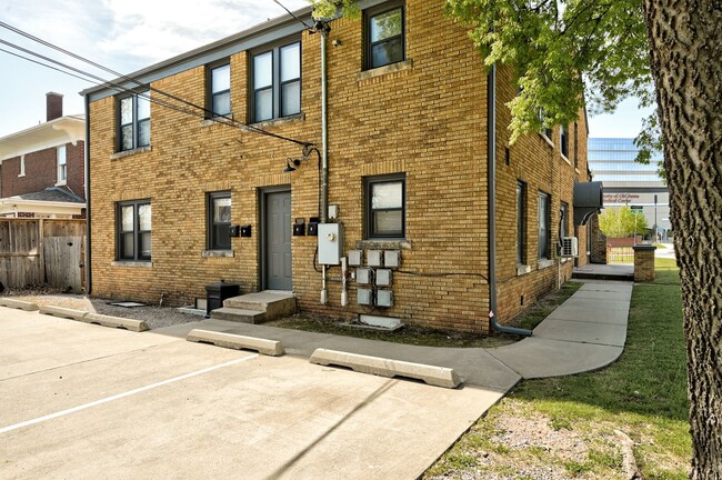 Building Photo - NE 14th St Quadplex