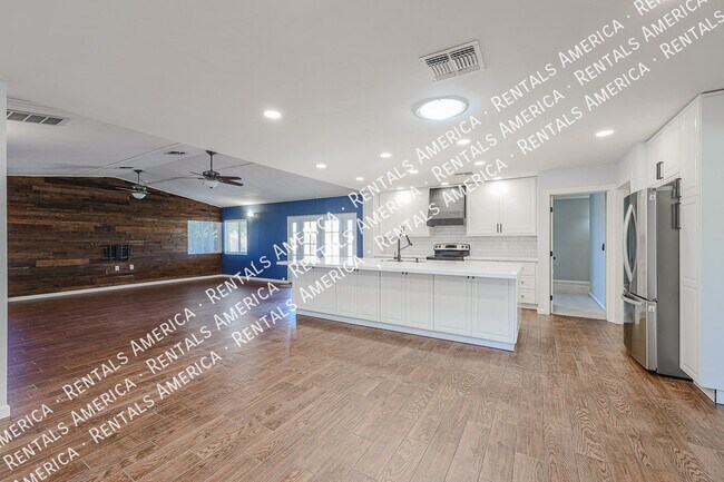 Foto del edificio - 1360 W Esplanade St