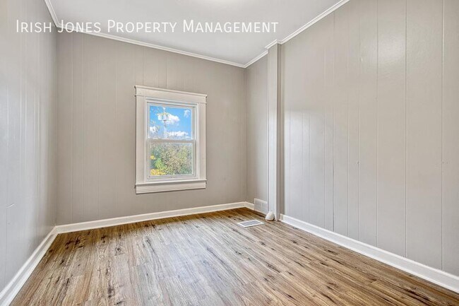 Building Photo - 19 Hinman Ave