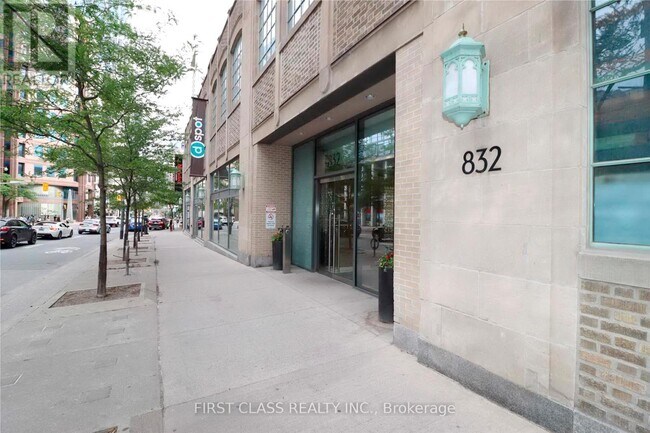 Building Photo - 832 Bay St.