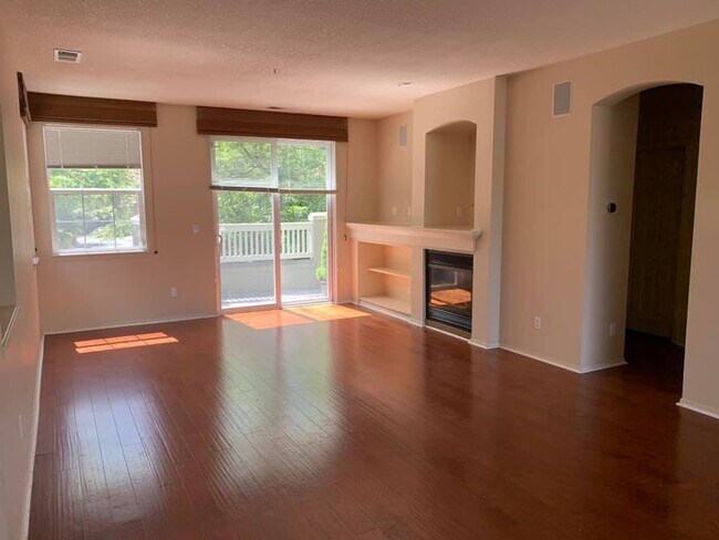 Building Photo - Spectacular 2 BD* 2BA* Townhome Located In...