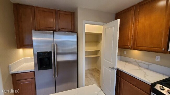 Building Photo - 4 br, 3 bath Townhome - 2325 Tara Ridge Trl