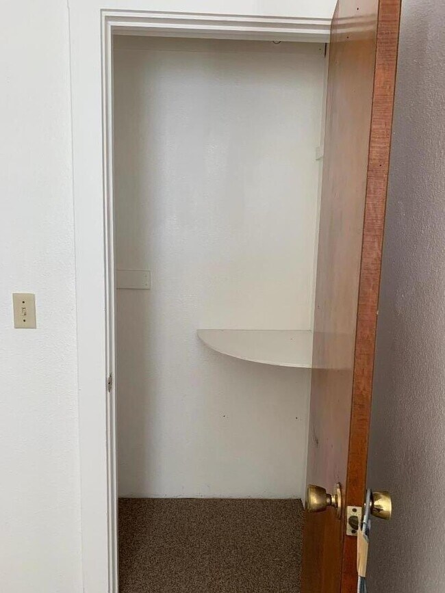 Building Photo - 526 Anthony St