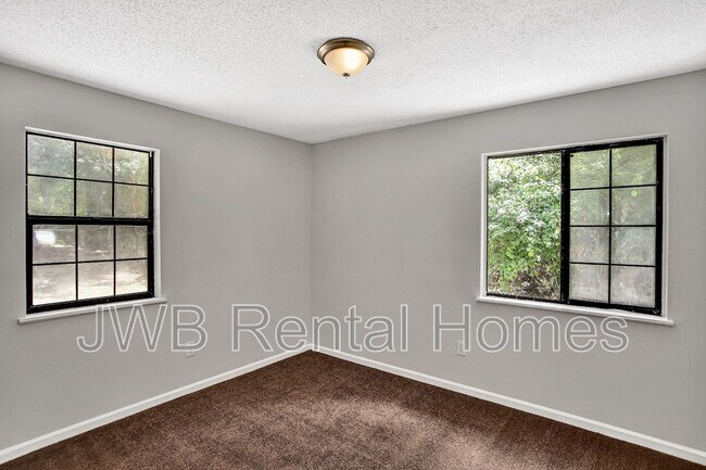 Foto del edificio - 7423 Orlando Ave