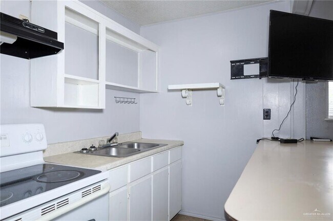 Building Photo - 1201 Wisteria Ave W