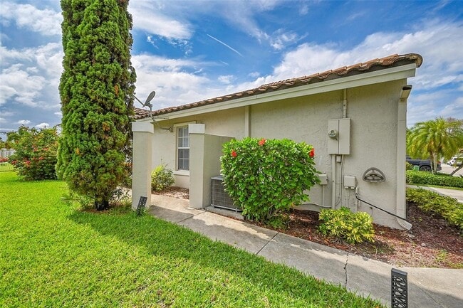 Building Photo - 5642 NW 118th Dr