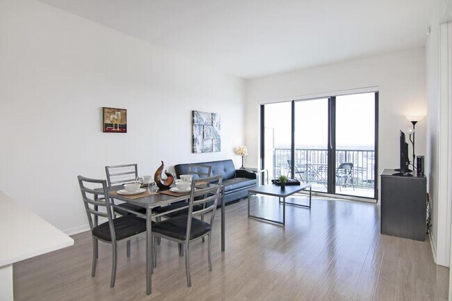 Foto del edificio - 2022 Holcombe Blvd