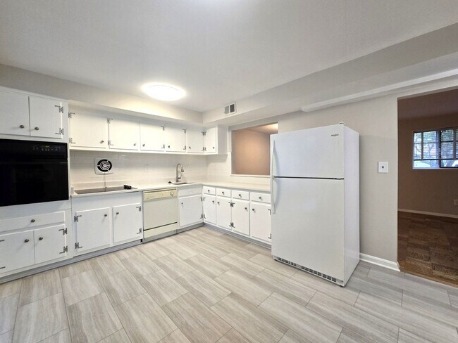 Foto del edificio - Updated 3BR, 2BA with Screened in Porch in Close in Rockville/Kensington!!
