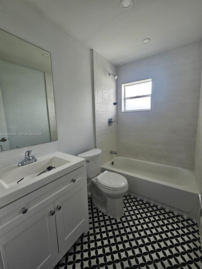 Foto del edificio - 4970 NW 182nd St