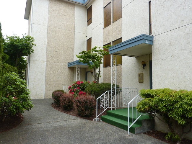 Building Photo - Bitter Lake Apartments