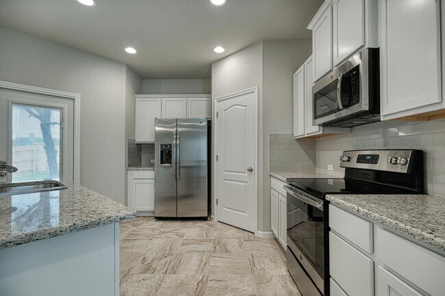 Building Photo - Brand New, Never Lived In 4B/2B Home In Cr...