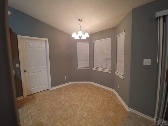 Foto del edificio - 6024 Yellow Rose Dr