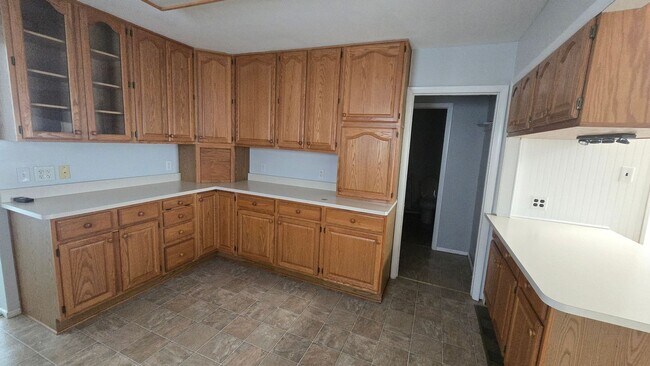 Foto del edificio - 3 Bed/1.5 Bath - With Garage and Sun Room!