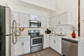 Building Photo - L Lofts