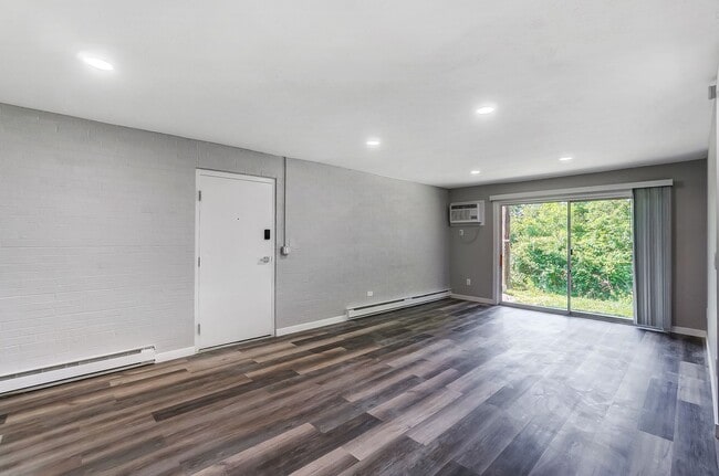 Interior Photo - Cascade Ridge