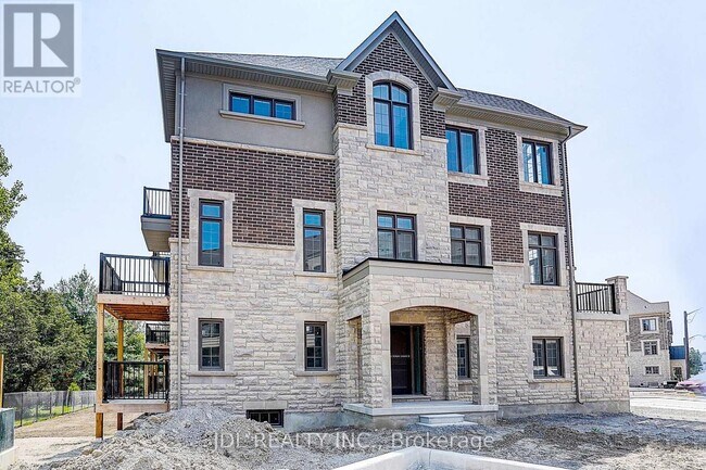 Building Photo - 1 W Vlg Ln