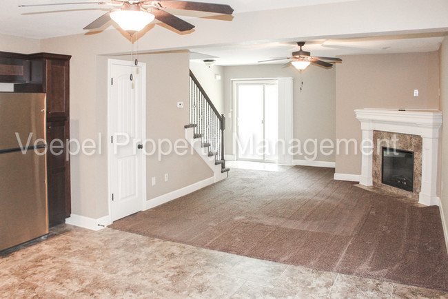 Foto del edificio - 3 Bedroom 2.5 Bath North KC Townhome