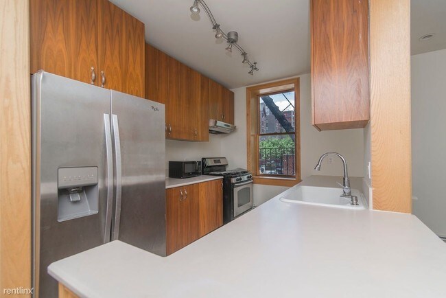 Building Photo - 3 br, 1 bath  - 463 Lincoln Pl