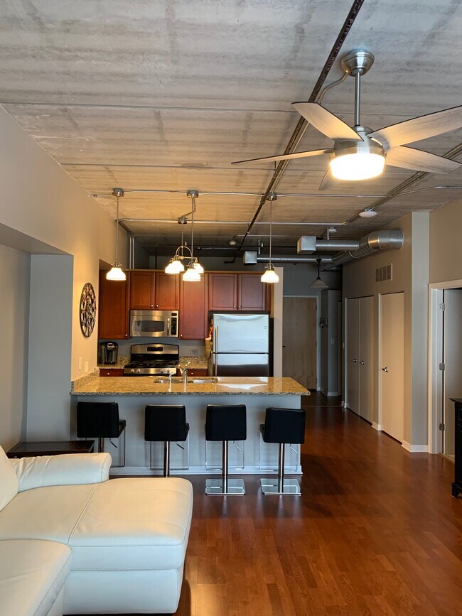 Foto del edificio - 170 N Northwest Hwy
