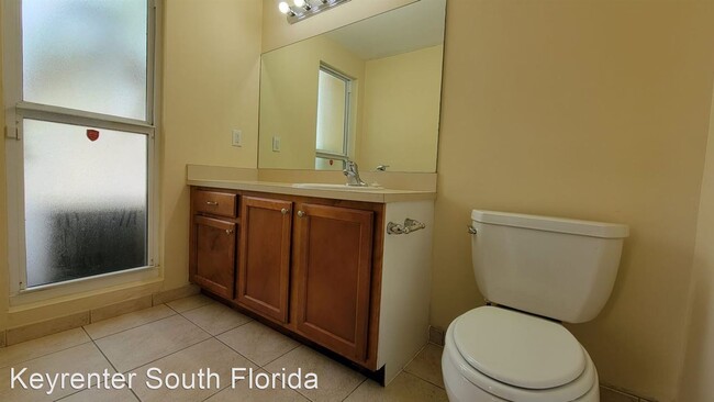 Building Photo - 2 br, 1.5 bath House - 632 SW 1st St