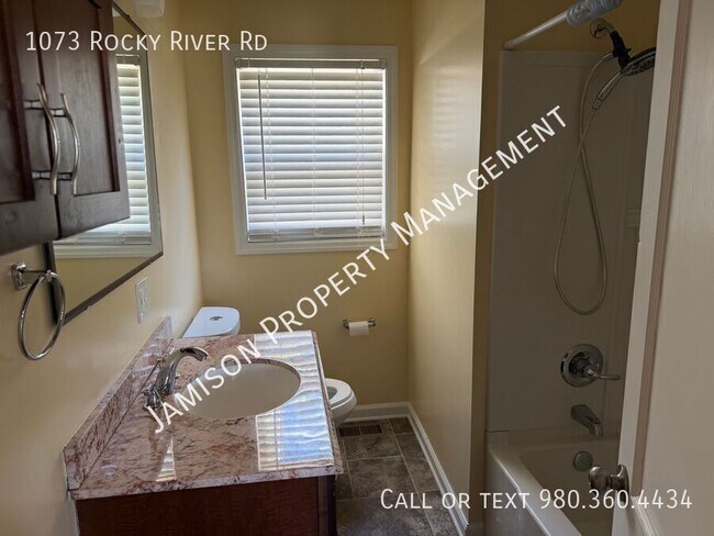 Building Photo - 1073 Rocky River Rd