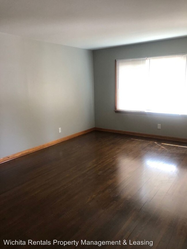 Building Photo - 6102 E Oakwood Dr
